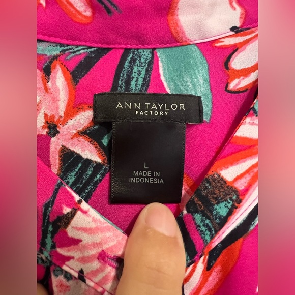 Ann Taylor Factory Vibrant Floral long sleeves Blouse size L - Picture 9 of 12